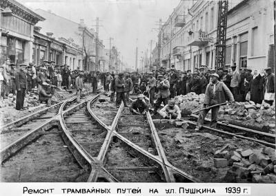 Прикрепленное изображение: Пушкина ул к ул К.Маркса от пов. на ул Горького (ремонт путей) 1939г  VMGM.jpg